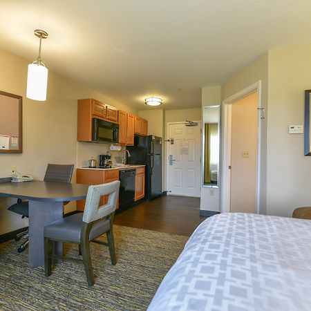 Candlewood Suites Medford By Ihg Екстериор снимка