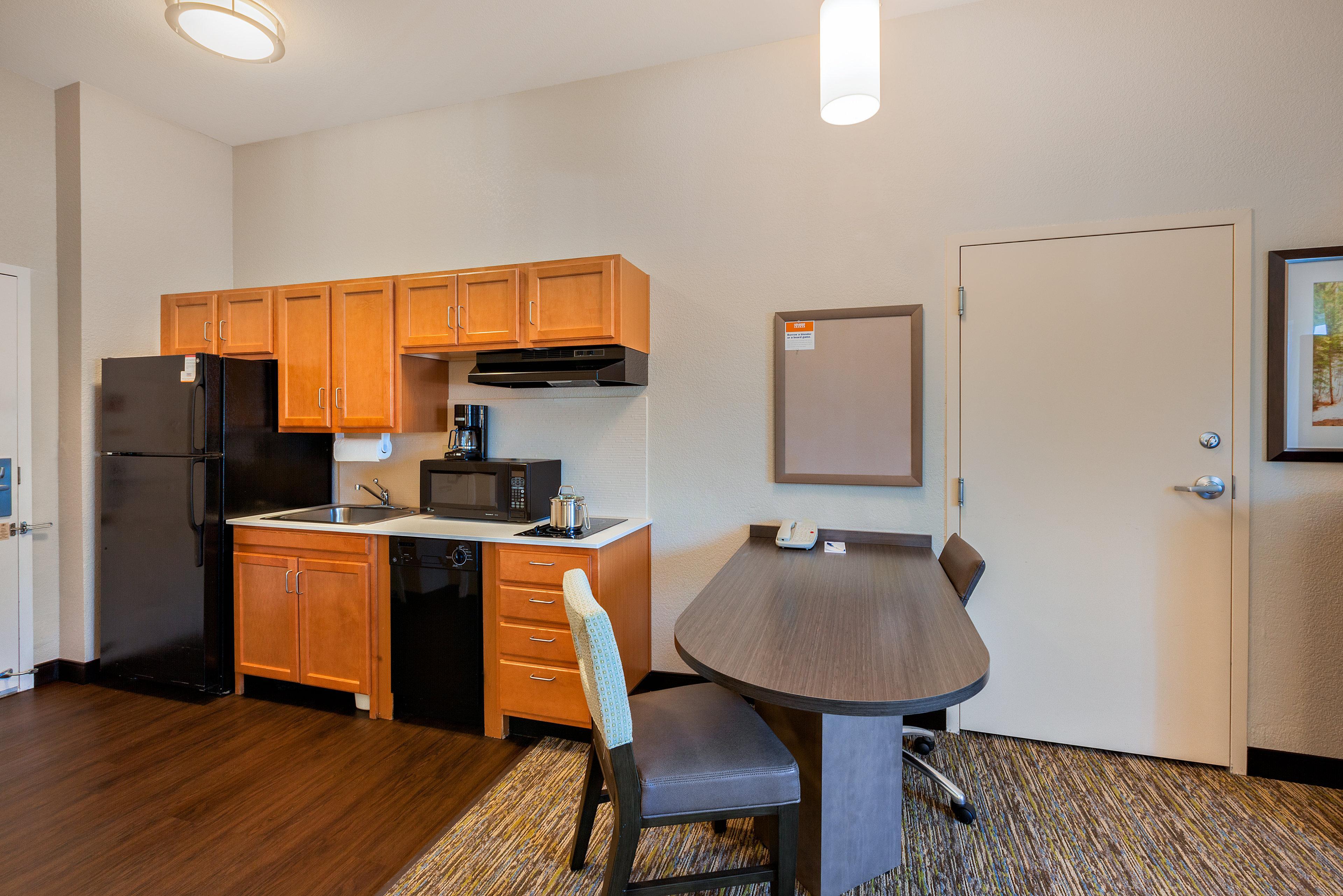 Candlewood Suites Medford By Ihg Екстериор снимка