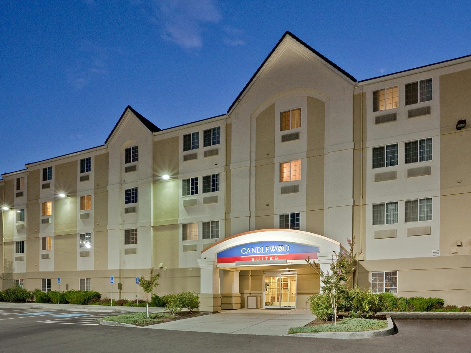Candlewood Suites Medford By Ihg Екстериор снимка