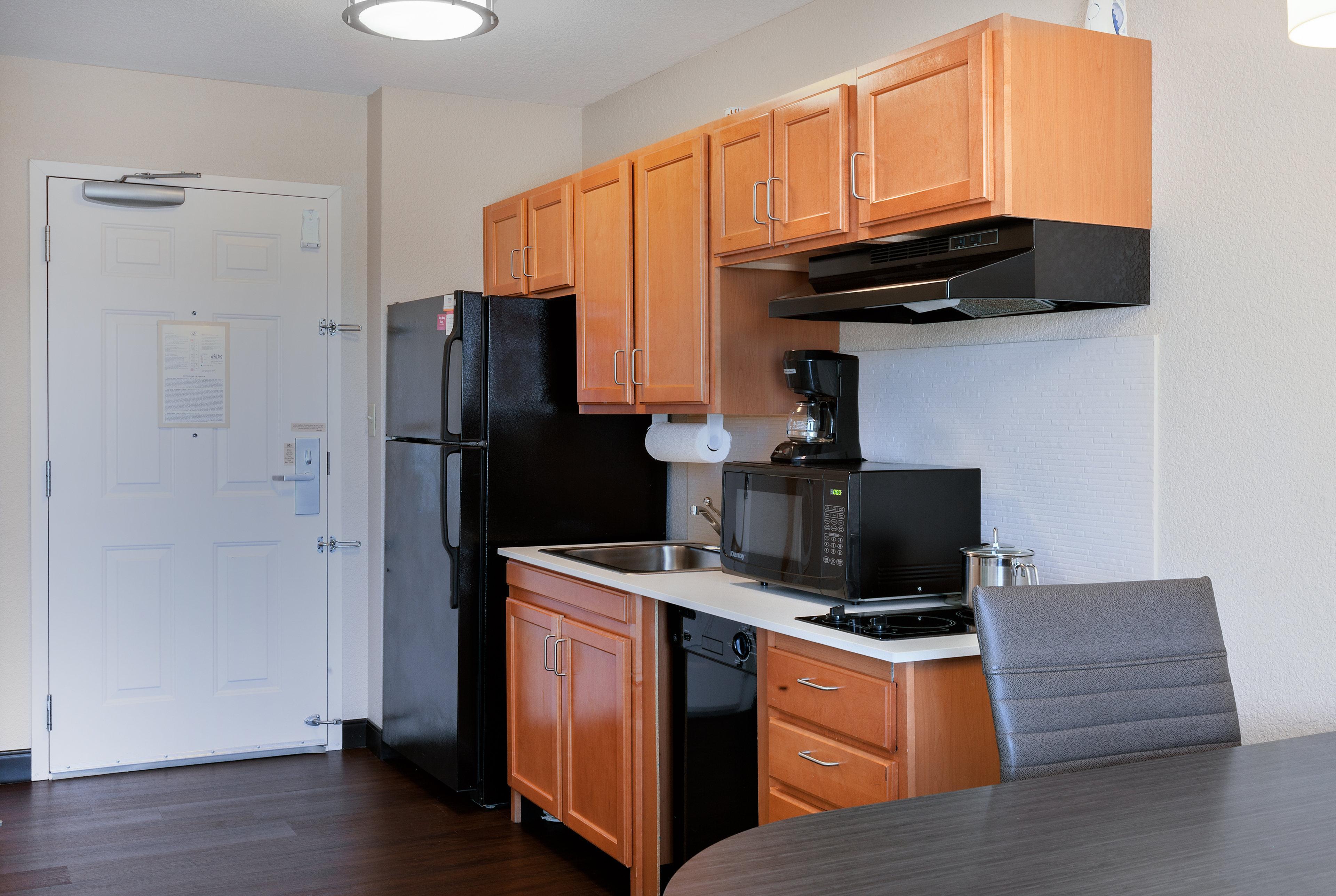 Candlewood Suites Medford By Ihg Екстериор снимка