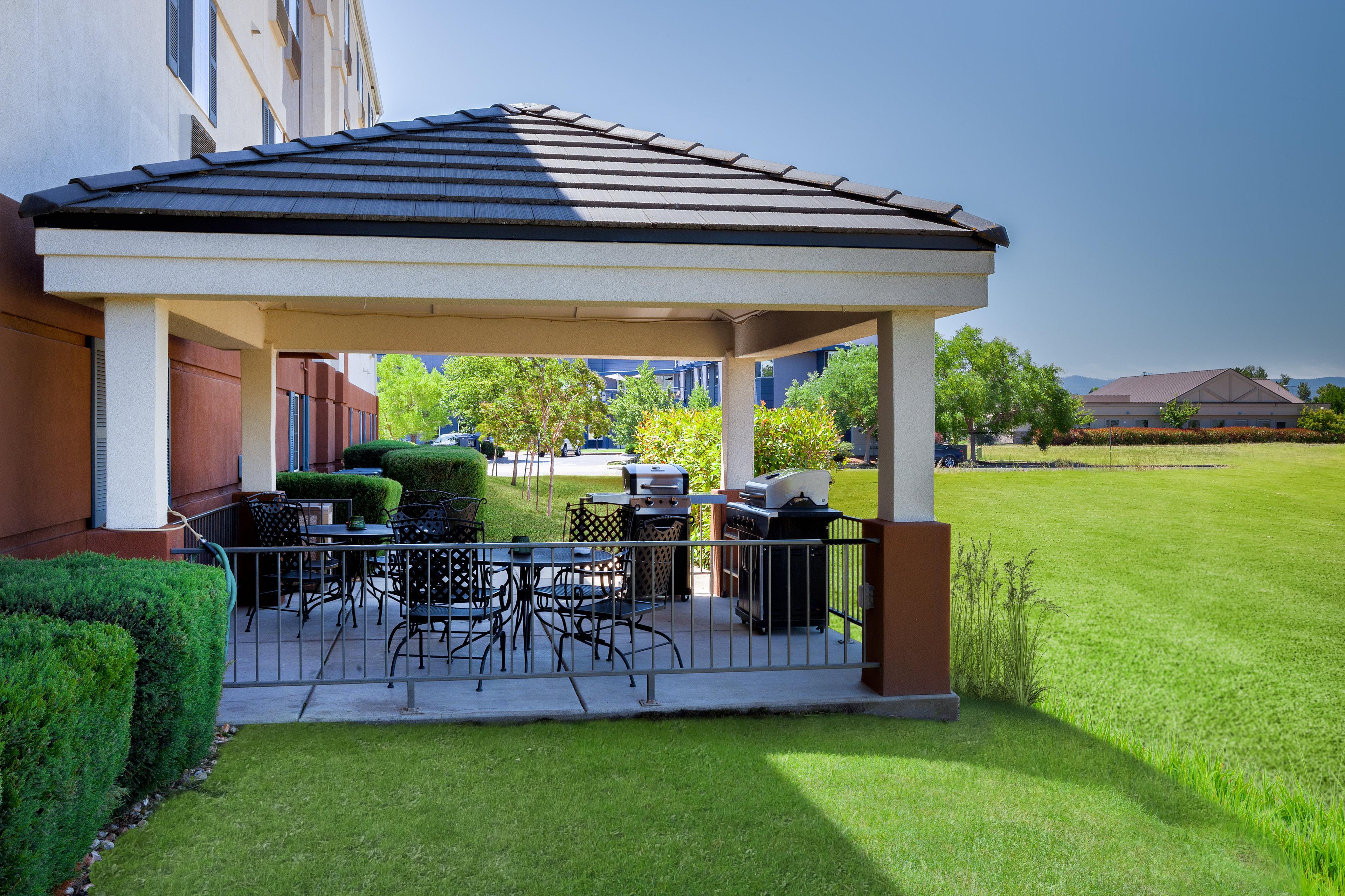 Candlewood Suites Medford By Ihg Екстериор снимка