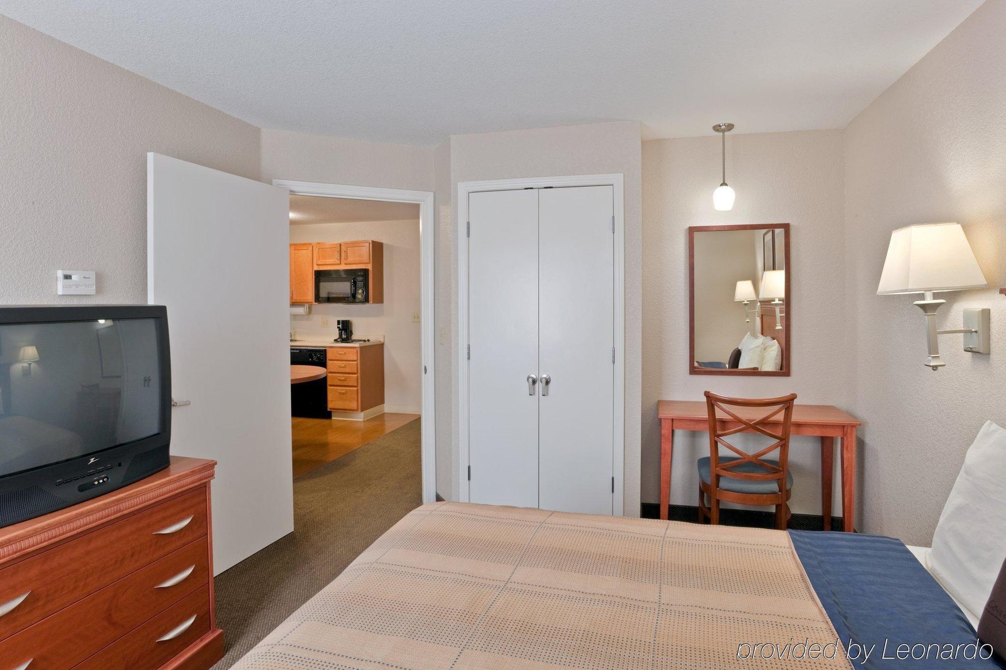 Candlewood Suites Medford By Ihg Екстериор снимка